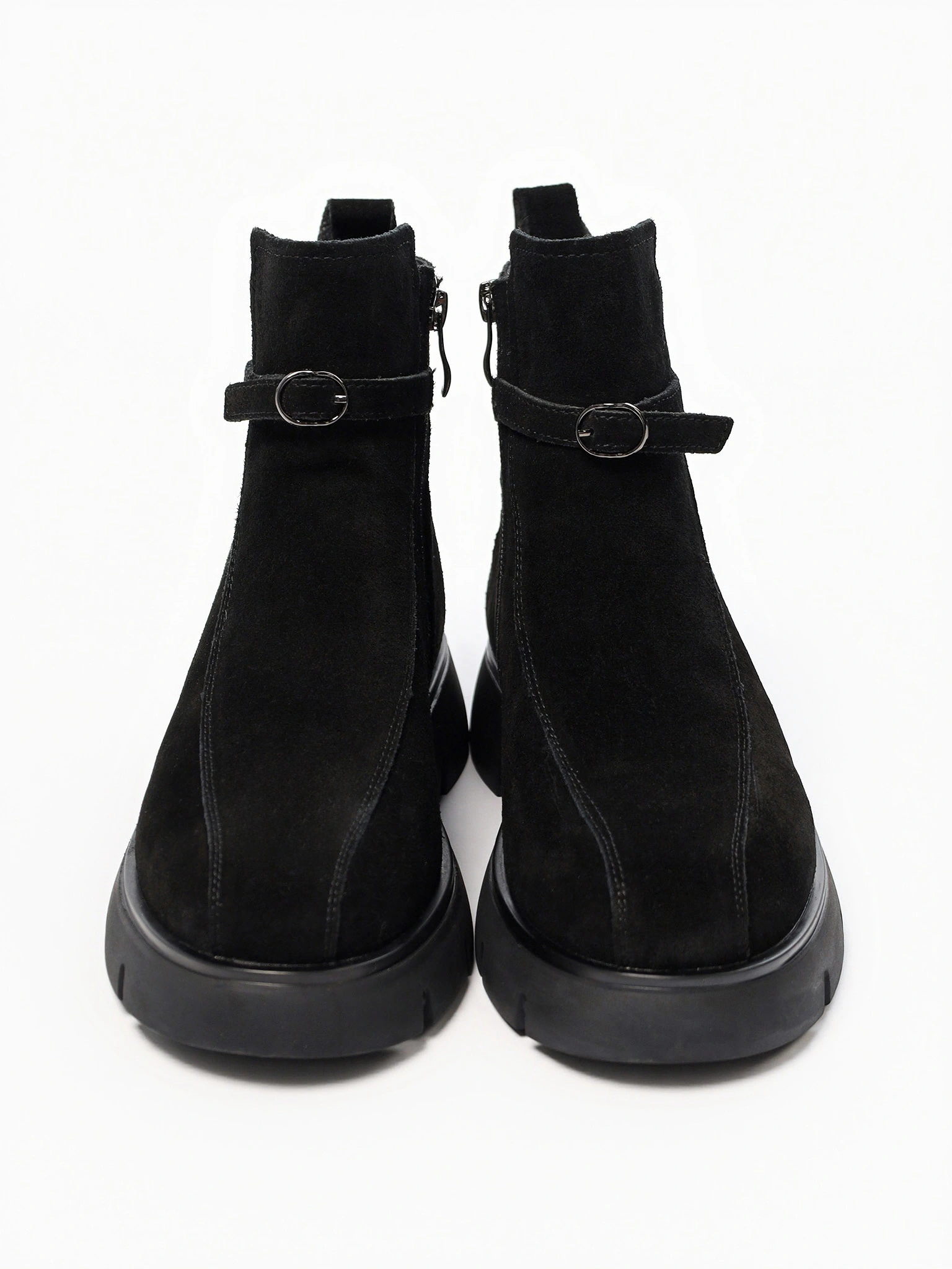 Ботинки черного цвета на высокой платформе